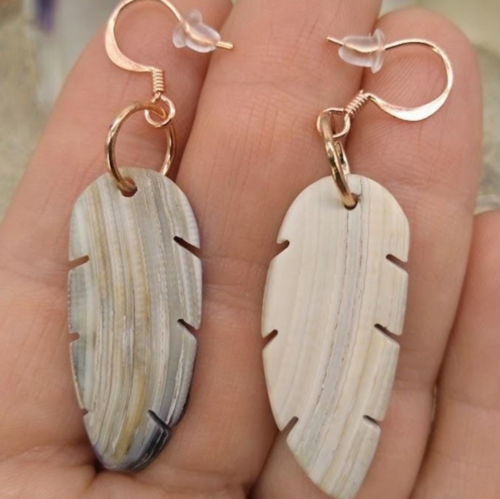 Genuine Massachusetts Quahog Wampum Seashell feathers - Picture 3 of 3